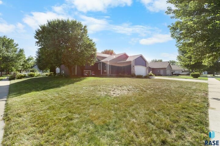 Property Photo: 1605 E 62nd St SD 57108
