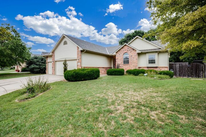 Property Photo: 11908 E Bayley St KS 67207