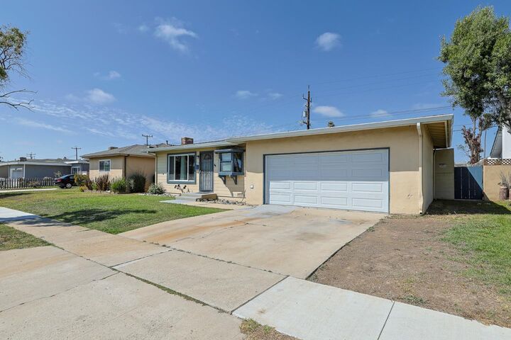 Property Photo:  216 Crescent  CA 93906 