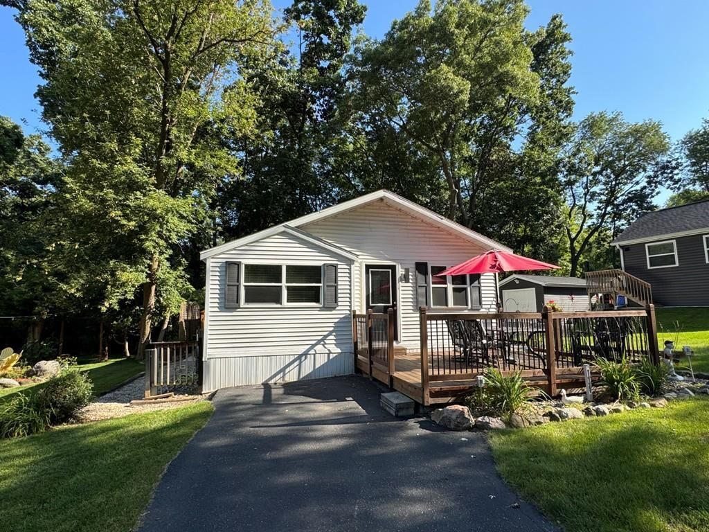 Property Photo:  461 Aspen Way  WI 53534 
