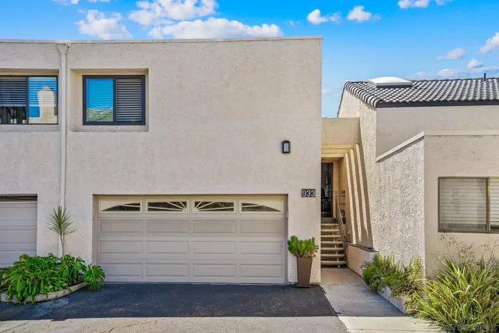 Property Photo: 933 Hygeia Avenue CA 92024