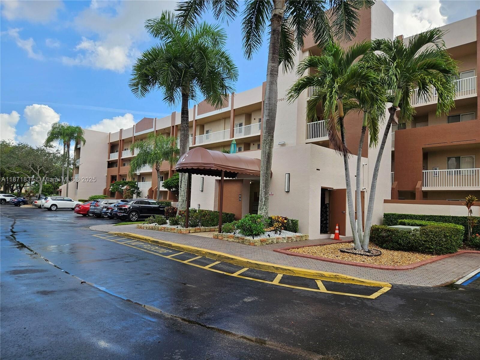 Property Photo: 7730 Granville Dr 202 FL 33321