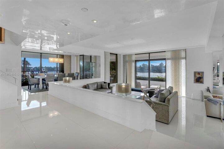 Property Photo: 19707 Turnberry Way Th-6 FL 33180