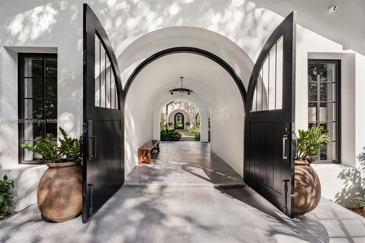 Property Photo: 4763 SW 82nd St FL 33143