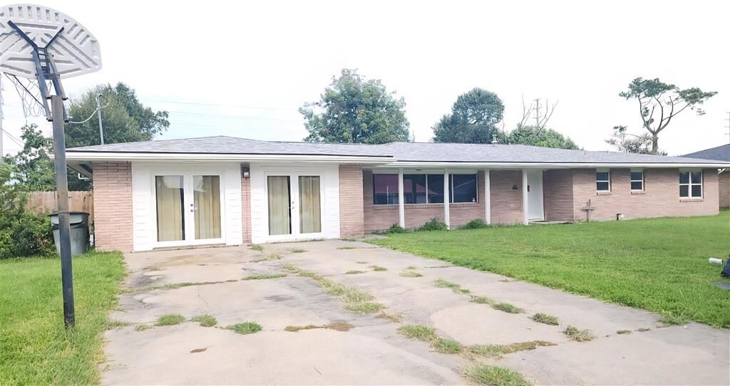 Property Photo:  4511 Young Lane  LA 70605 
