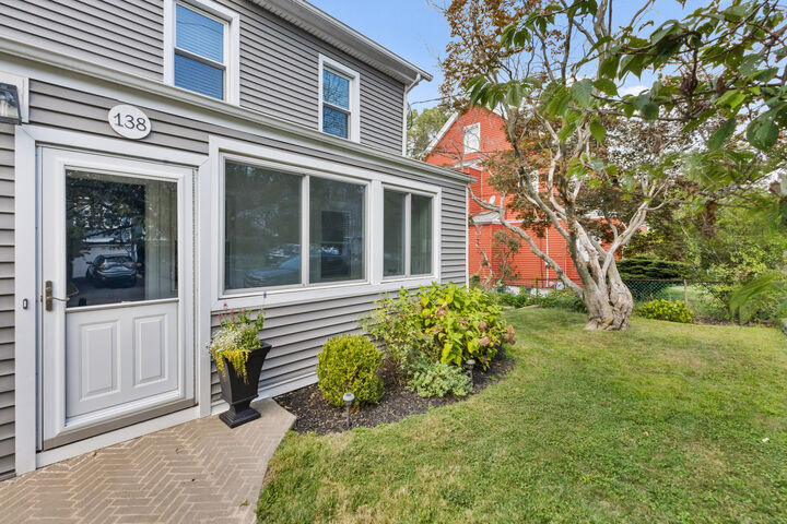 Property Photo:  
