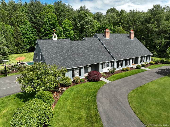 16 Oak Bluff  Avon CT 06001 photo