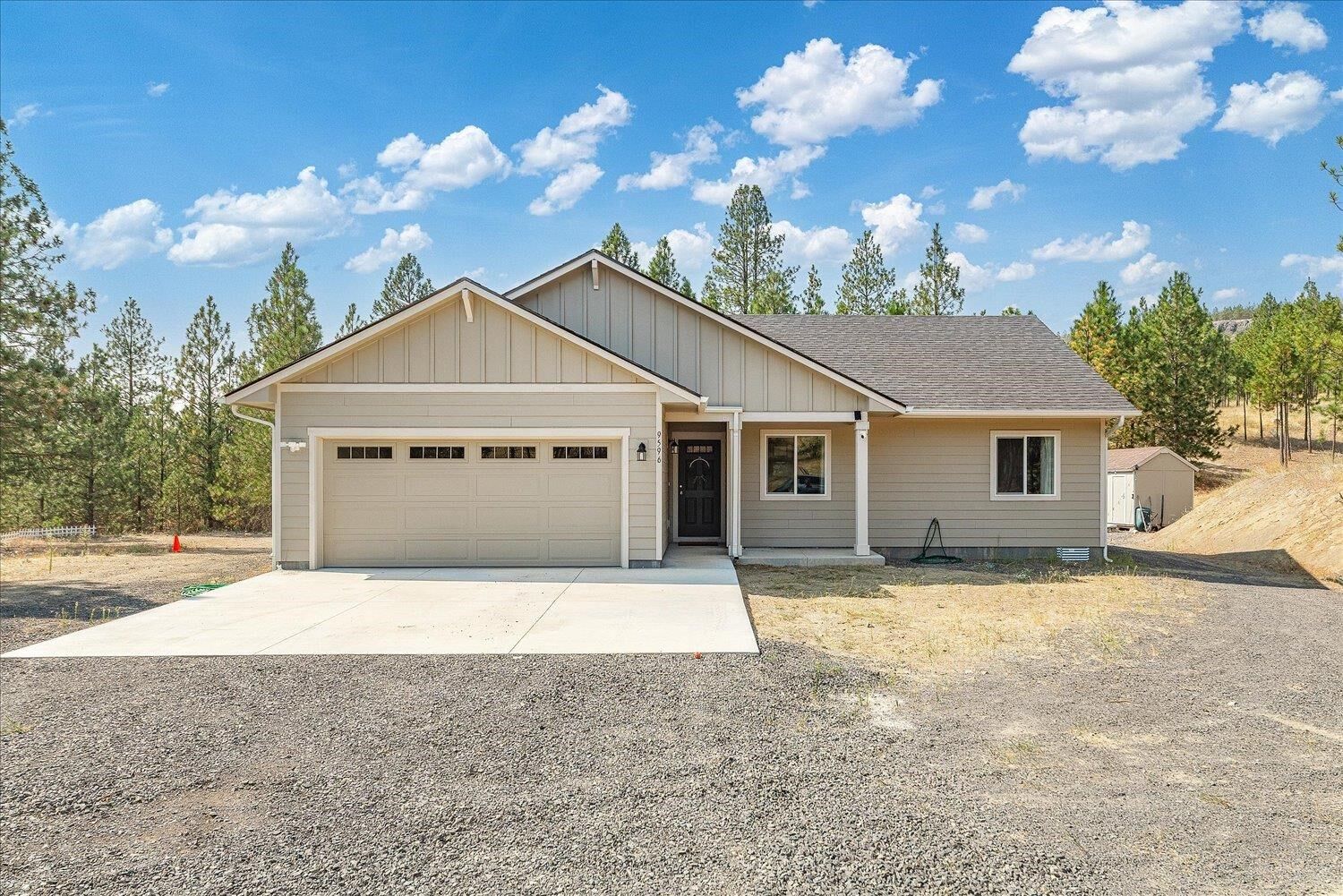 Property Photo: 9596 N Peaceful Pine Ln WA 99224