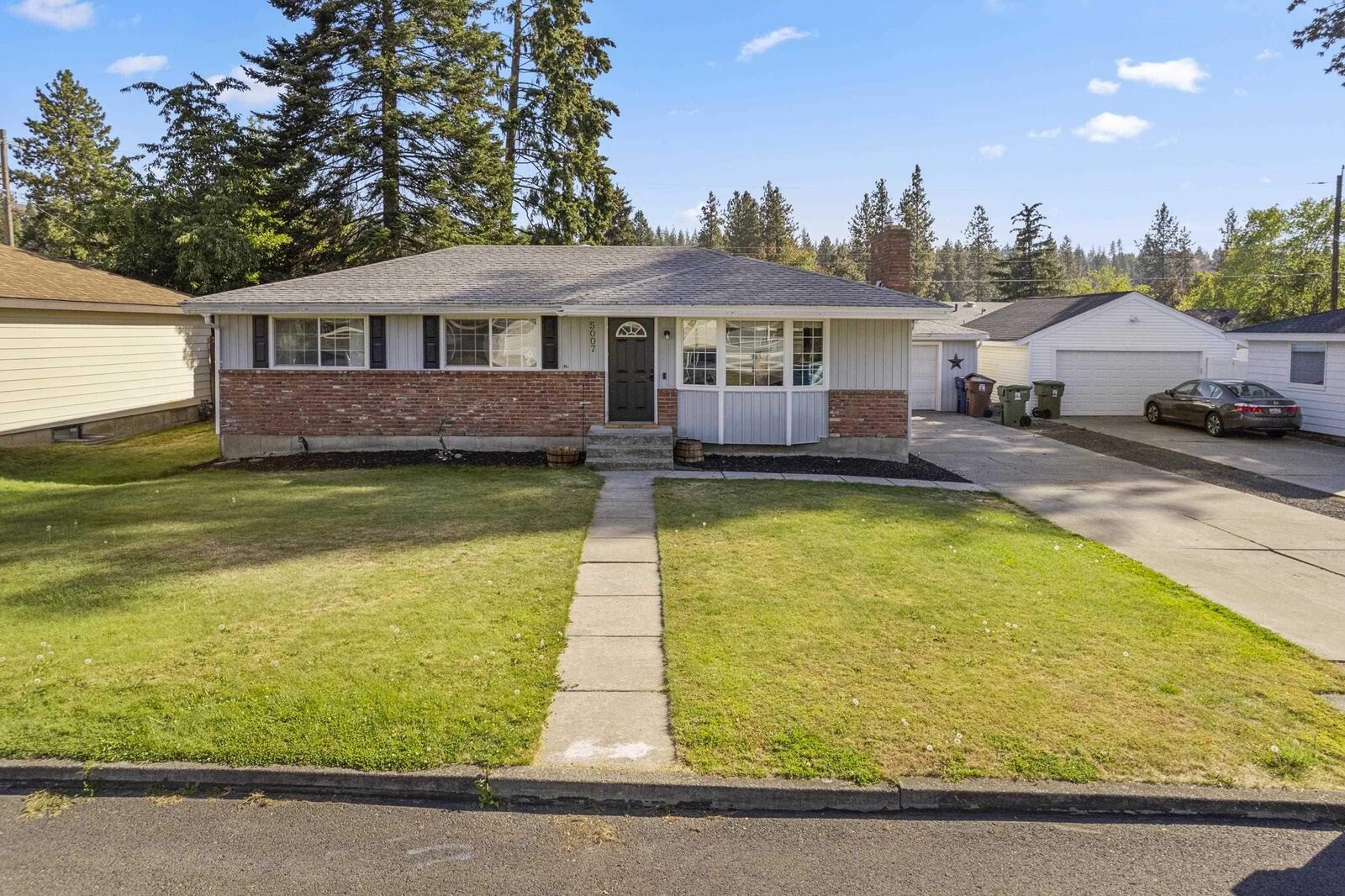 Property Photo: 5007 W Rosewood Ave WA 99208