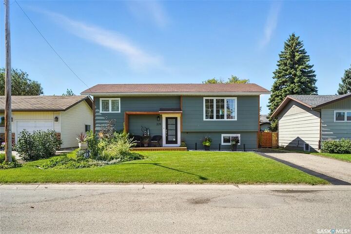 Property Photo:  229 2nd Street E  SK S0L 3J0 
