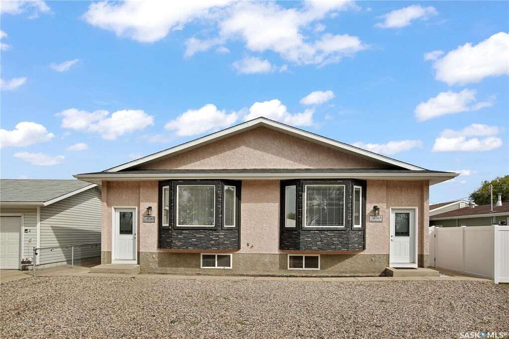Property Photo: 404 North Railway Street W SK S0K 4S0