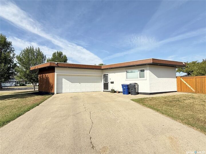 Property Photo:  3 McLelland Bay  SK S4H 2V3 