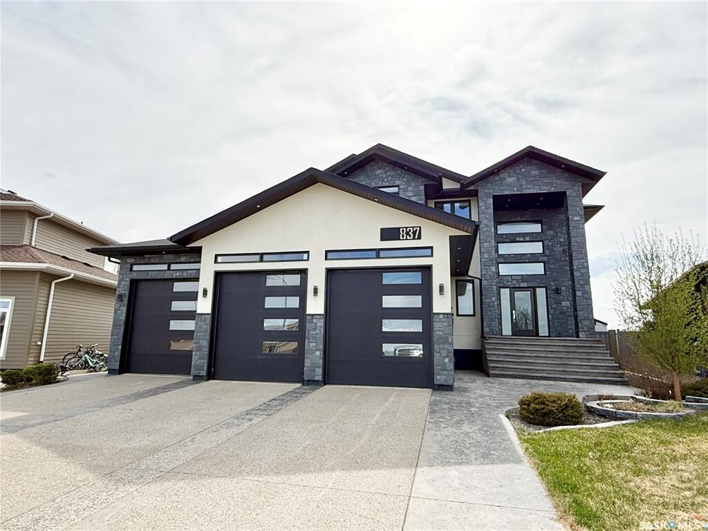 Property Photo: 837 Johnston Drive SK S4H 3M5