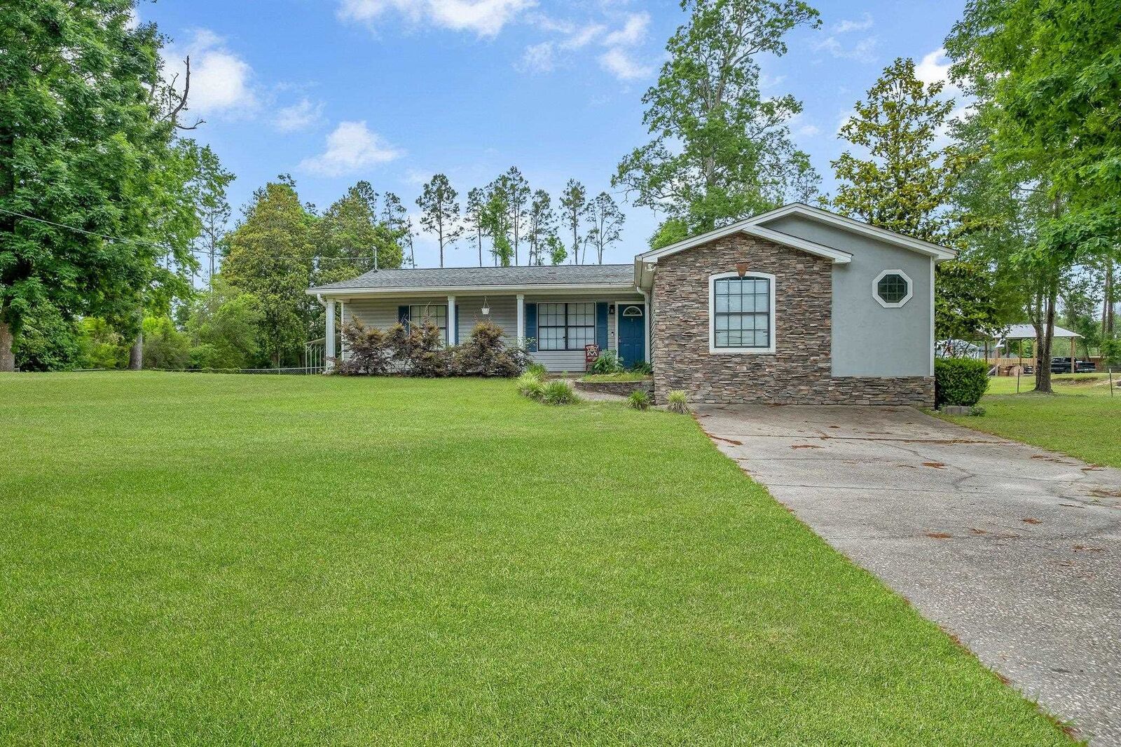 Property Photo:  172 Ann Circle  FL 32327 