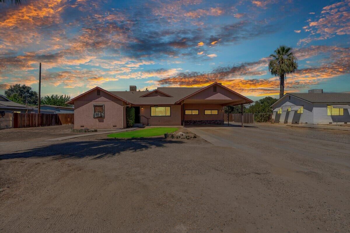 Property Photo:  19076 Ave 150  CA 93257 