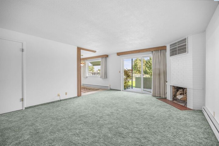 Property Photo:  119 N Waverly Place Unit D  WA 99336 