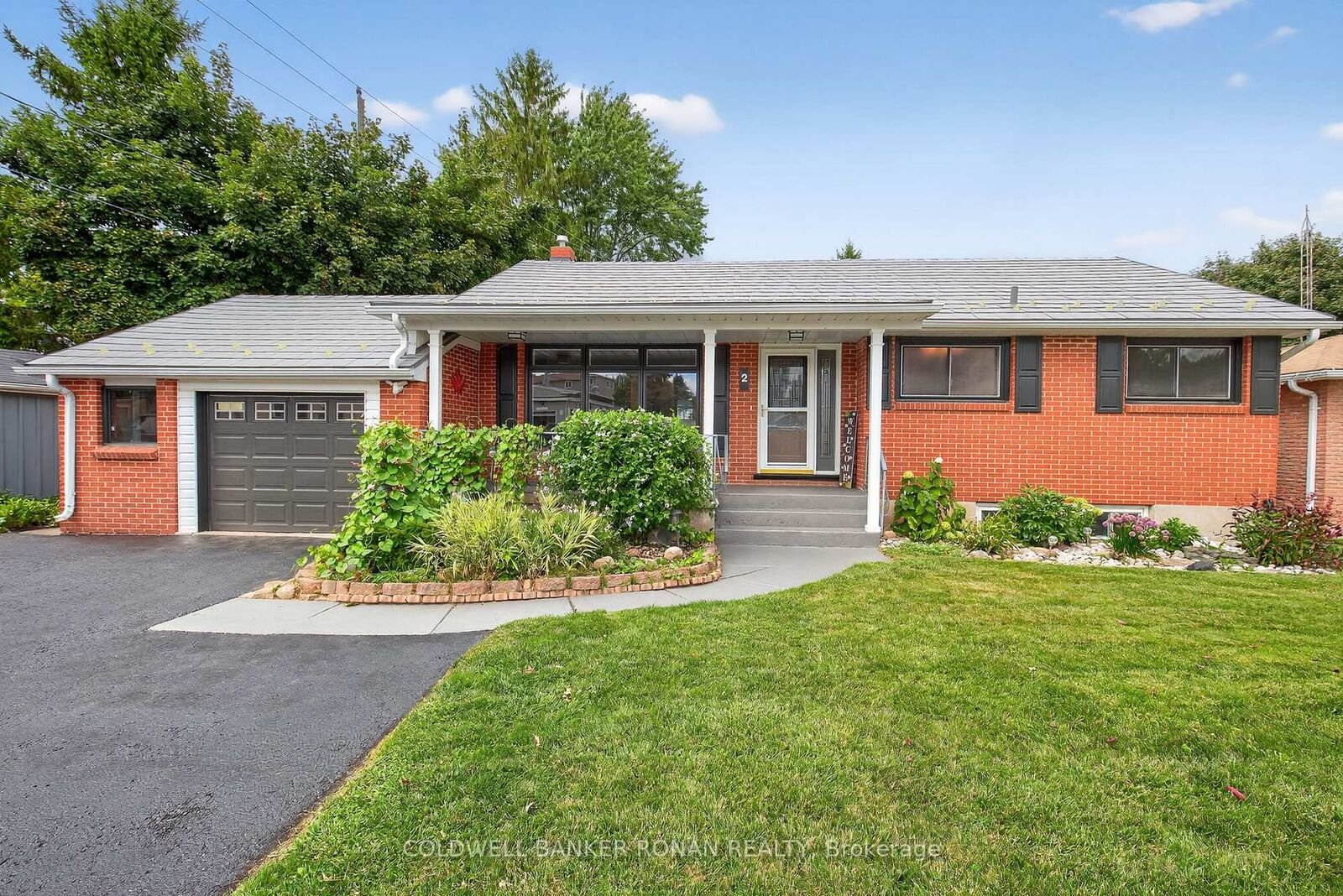 Property Photo:  2 Lionel Stone Avenue E  ON L0G 1W0 