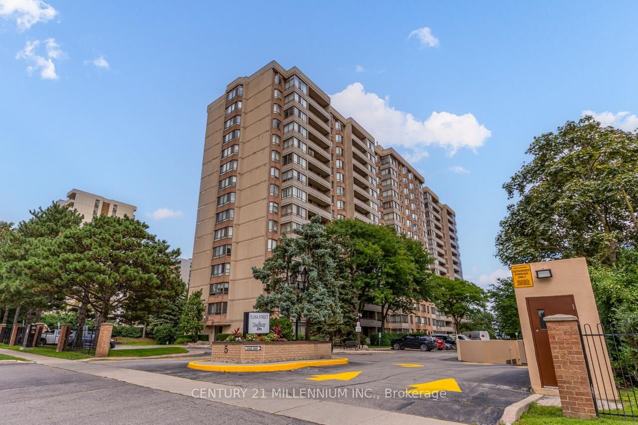 Property Photo: 5 Lisa Street 604 ON L6T 4T4