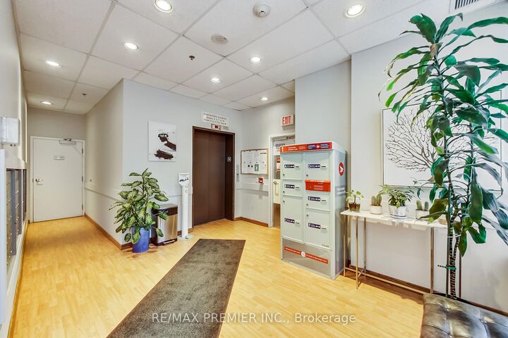 Property Photo:  15 Maplewood Avenue 1102  ON M6C 4B4 