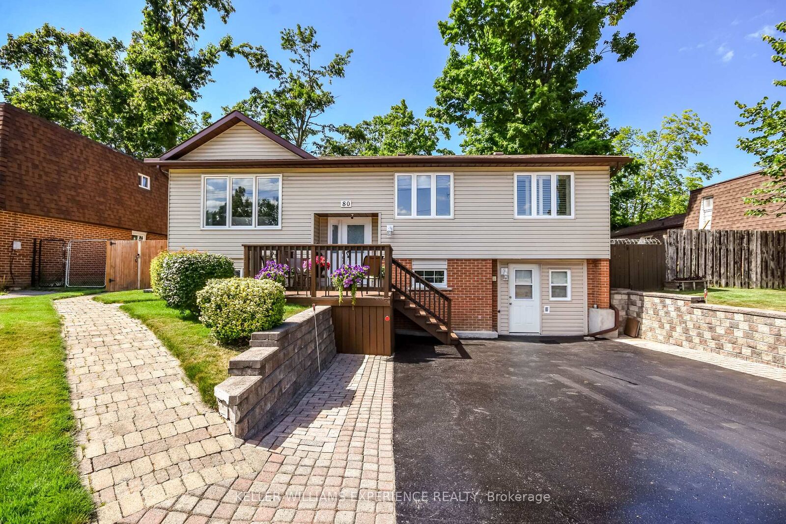 Property Photo: 80 Cundles Road E ON L4M 2Z7