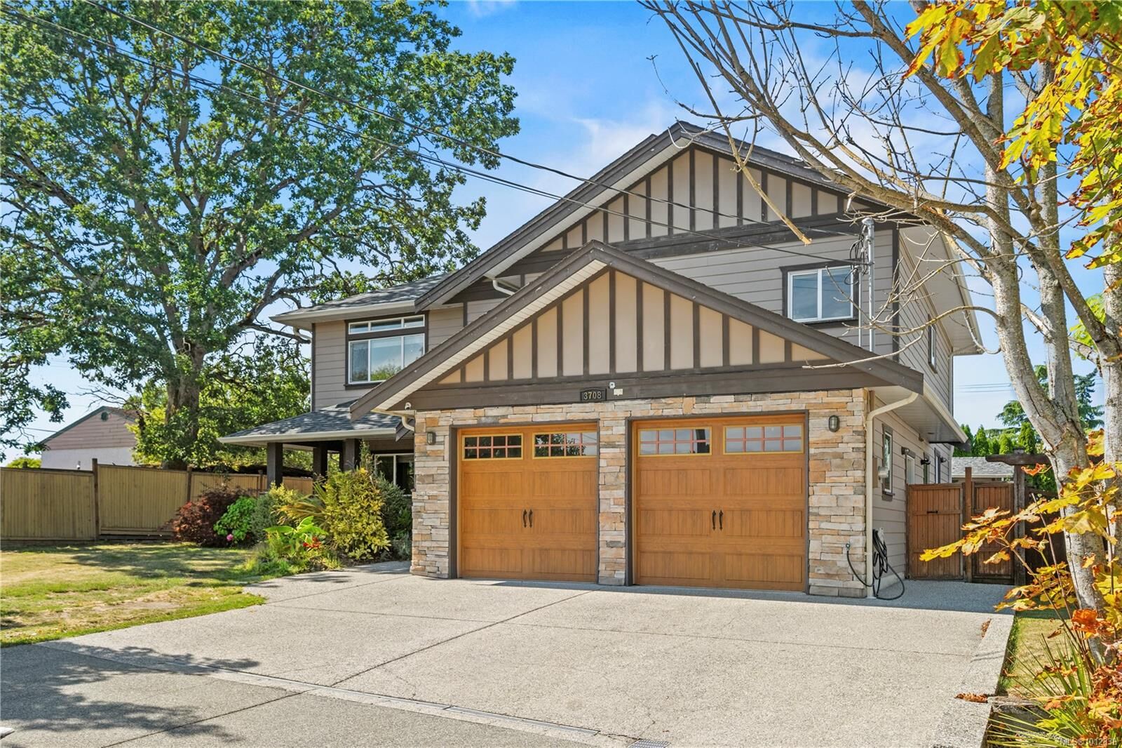 Property Photo:  3708 Tillicum Rd  BC V8Z 4H8 