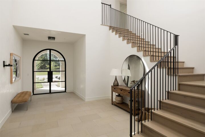Property Photo: 4401 Amarra Drive 13 TX 78735