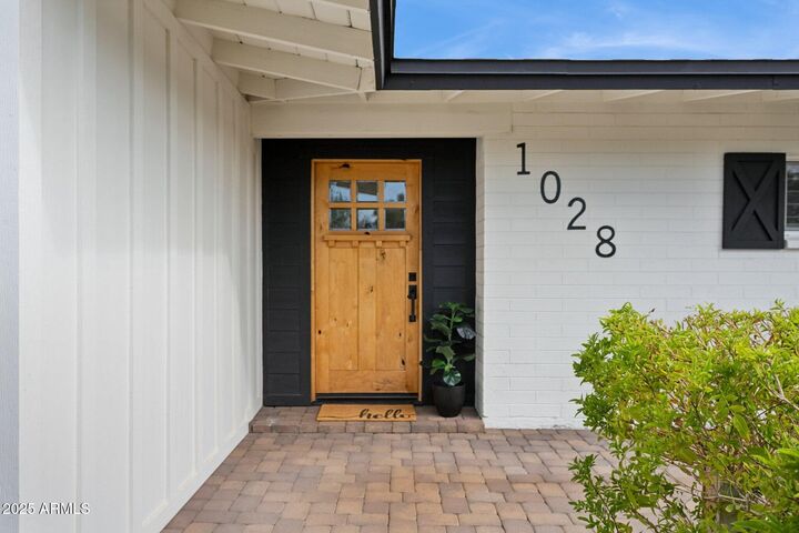 Property Photo:  1028 E Manzanita Drive  AZ 85020