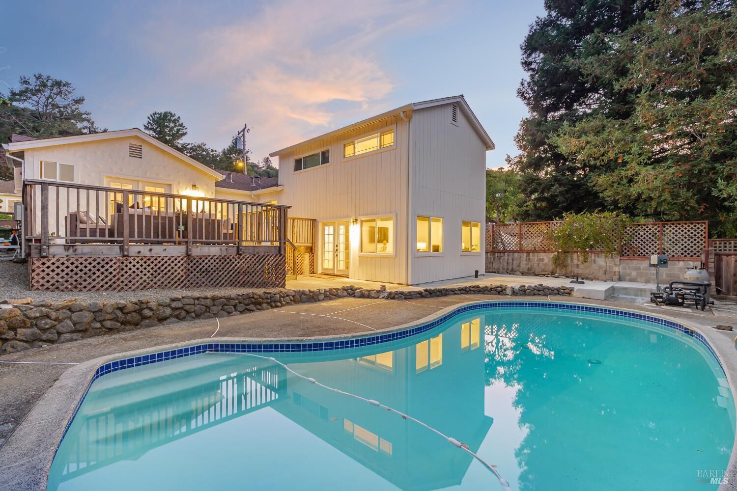 Property Photo: 35 Hillview Avenue CA 94901