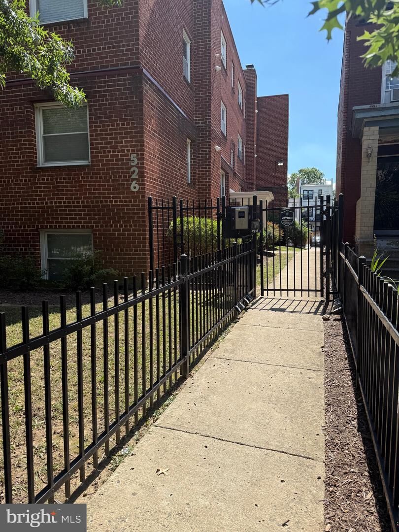 Property Photo:  526 Kenyon Street NW 104  DC 20010 