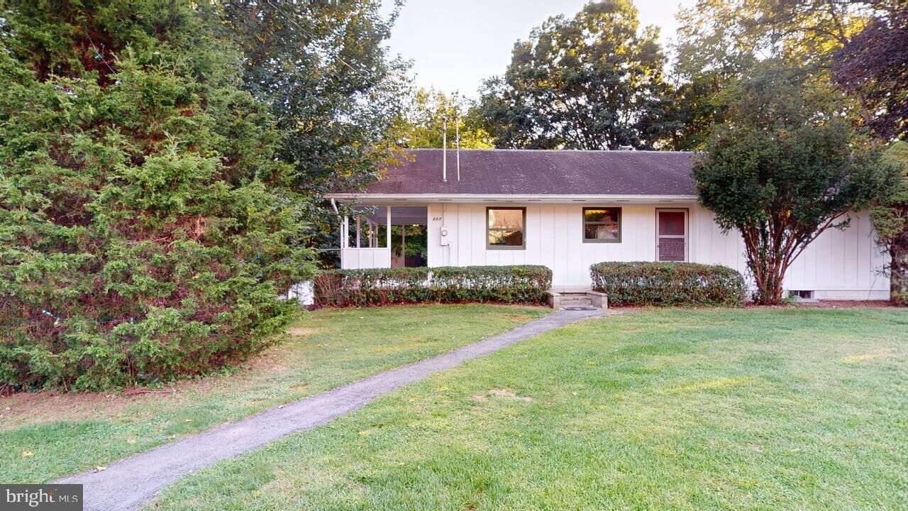Property Photo: 207 Central Avenue MD 21562