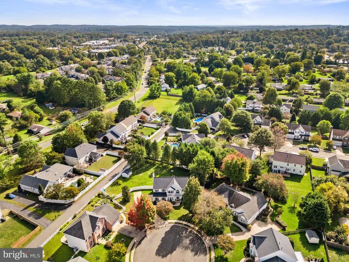 Property Photo: 364 Equestrian Road VA 20186