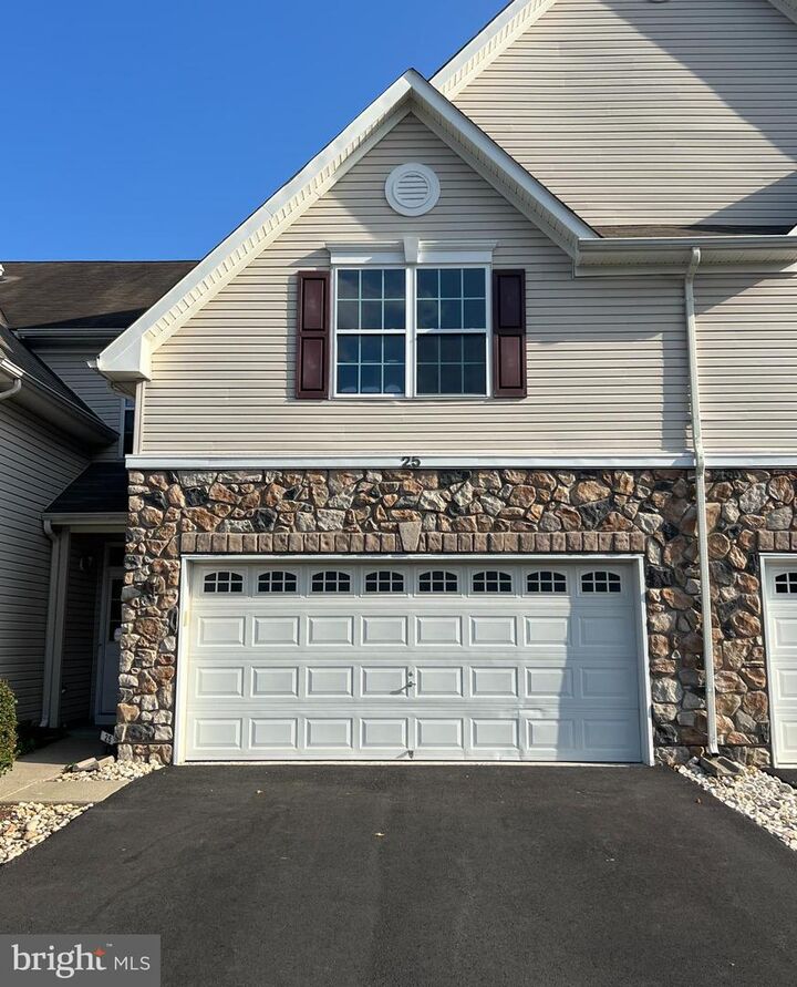 25 Blake Drive  Pennington NJ 08534 photo
