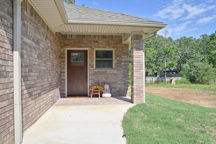 Property Photo: 104 Red Oak Drive AR 71953