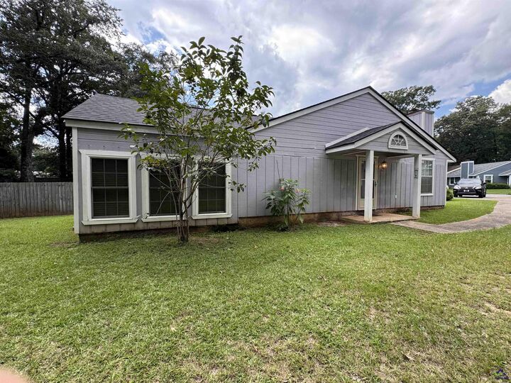 Property Photo:  282 Somerset Drive  GA 31088-0282 