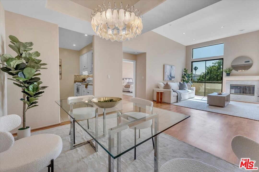 Property Photo:  910 S Bedford St  CA 90035