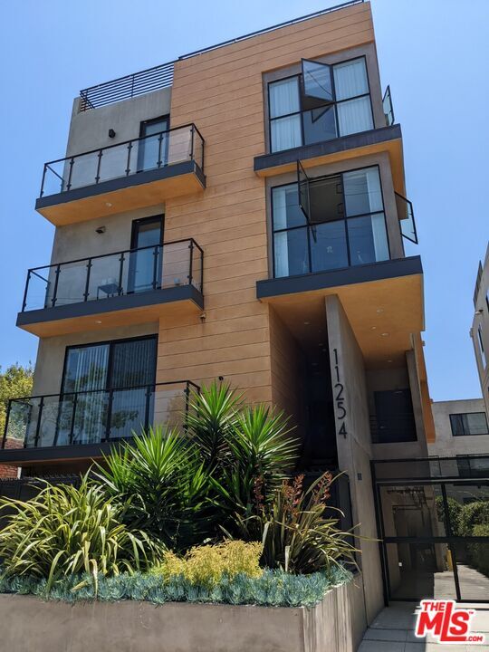 Property Photo:  11254 Mississippi Ave  CA 90025 