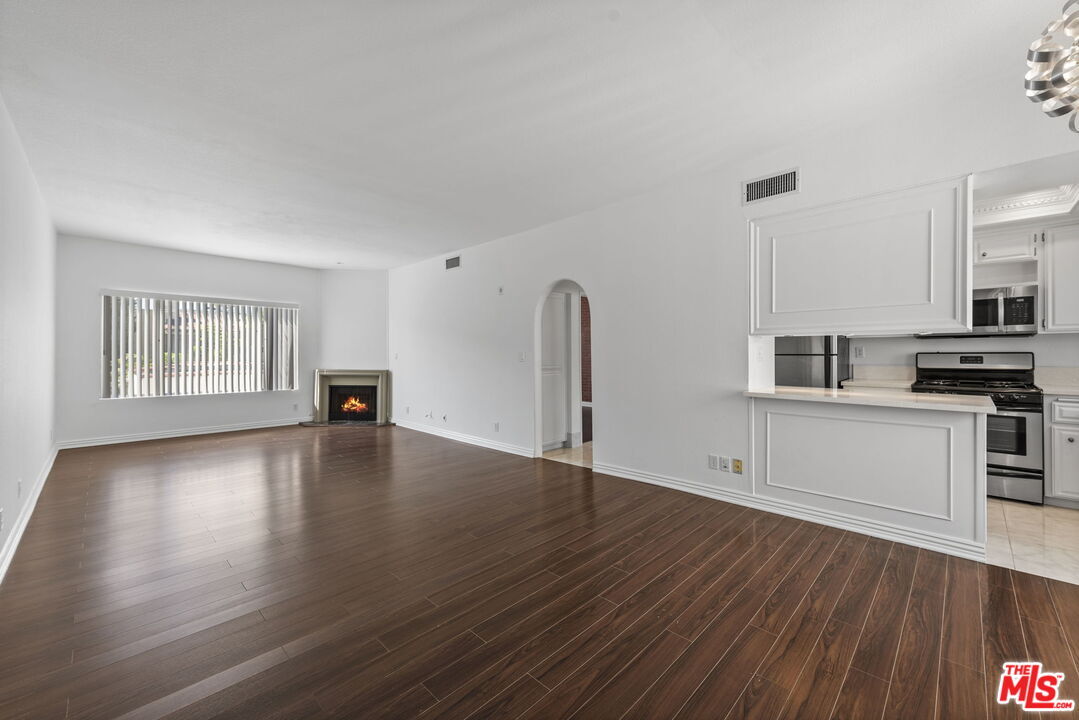 Property Photo: 1136 S Shenandoah St CA 90035