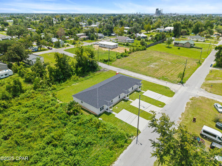 Property Photo: 402 N Church Avenue FL 32401