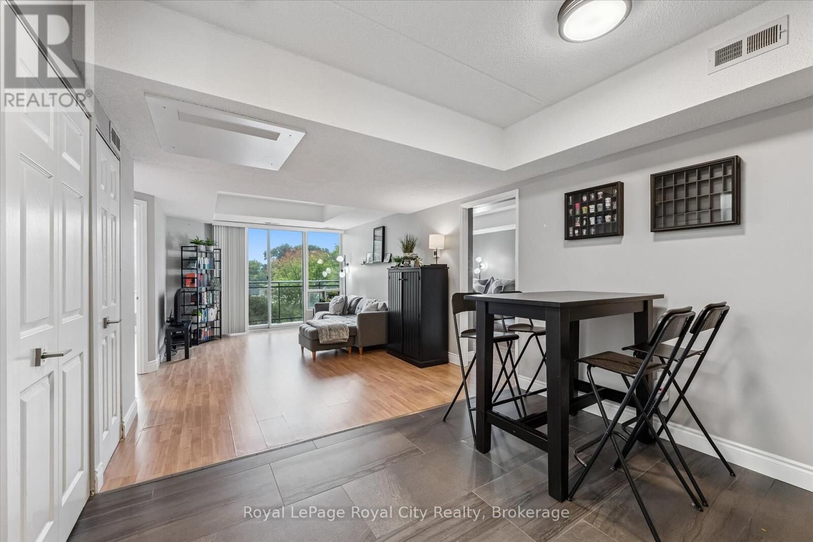 Property Photo:  105 Bagot Street 403  ON N1H 8H4 