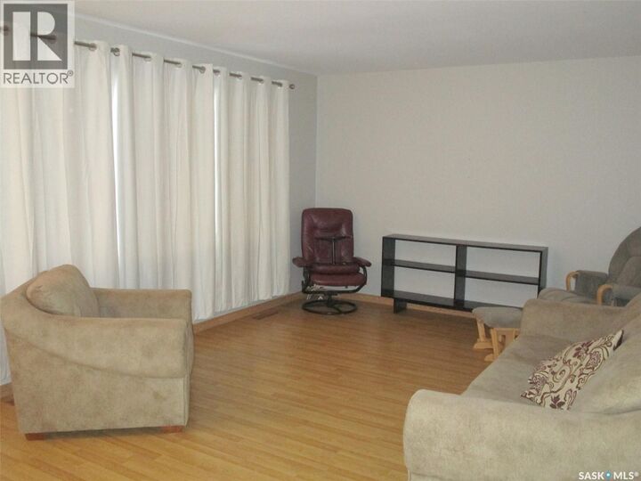 Property Photo:  504 4th Avenue E  SK S0H 0B0 