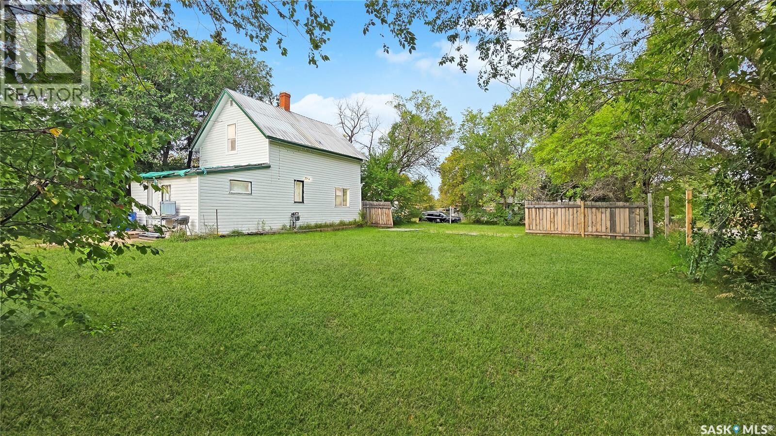 Property Photo: 1907 14th Street W SK S6V 3P3