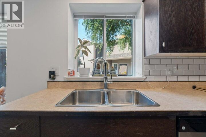 Property Photo:  1449 1 Avenue Northeast 102  BC V1E 0C4 