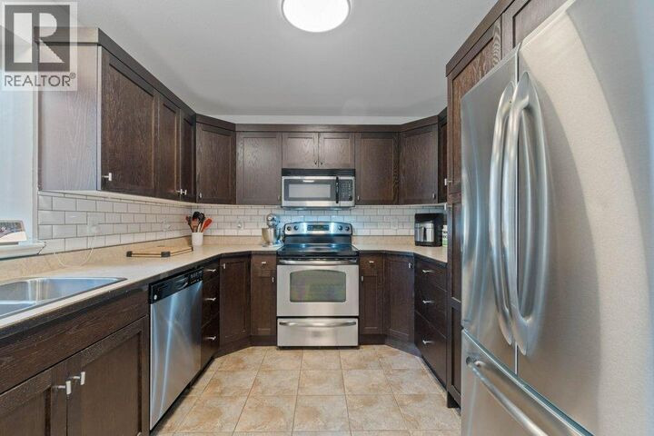 Property Photo:  1449 1 Avenue Northeast 102  BC V1E 0C4 