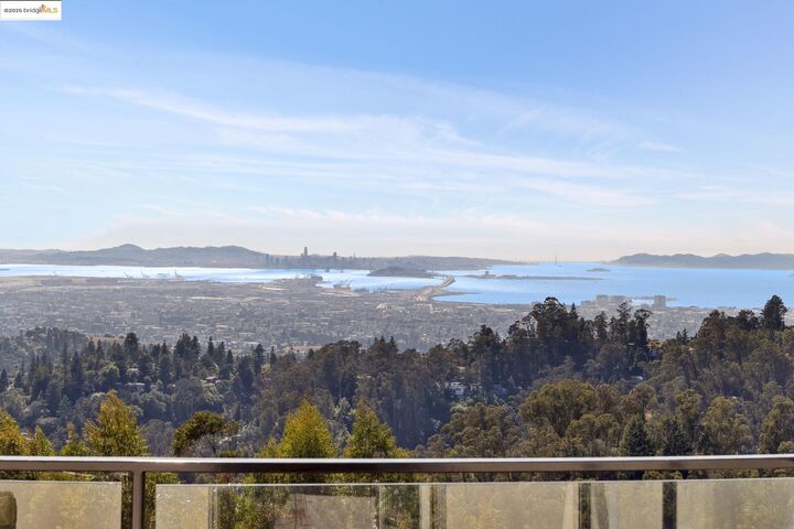 Property Photo:  25 Diablo Dr  CA 94611 