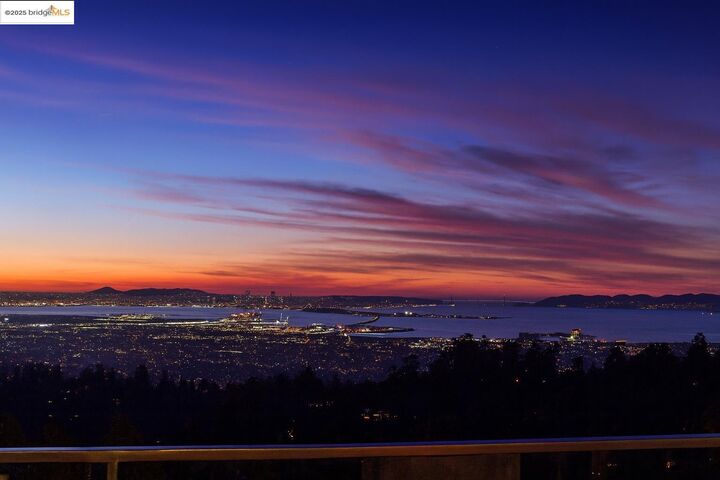 Property Photo:  25 Diablo Dr  CA 94611 