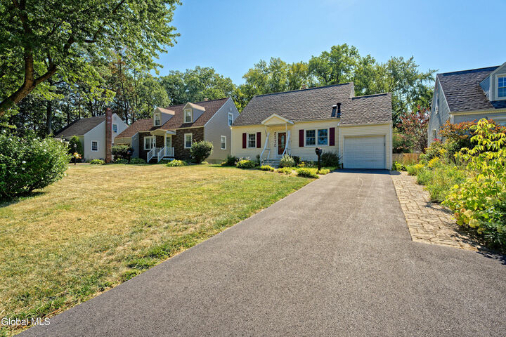 Property Photo:  2332 Niskayuna Drive  NY 12309 