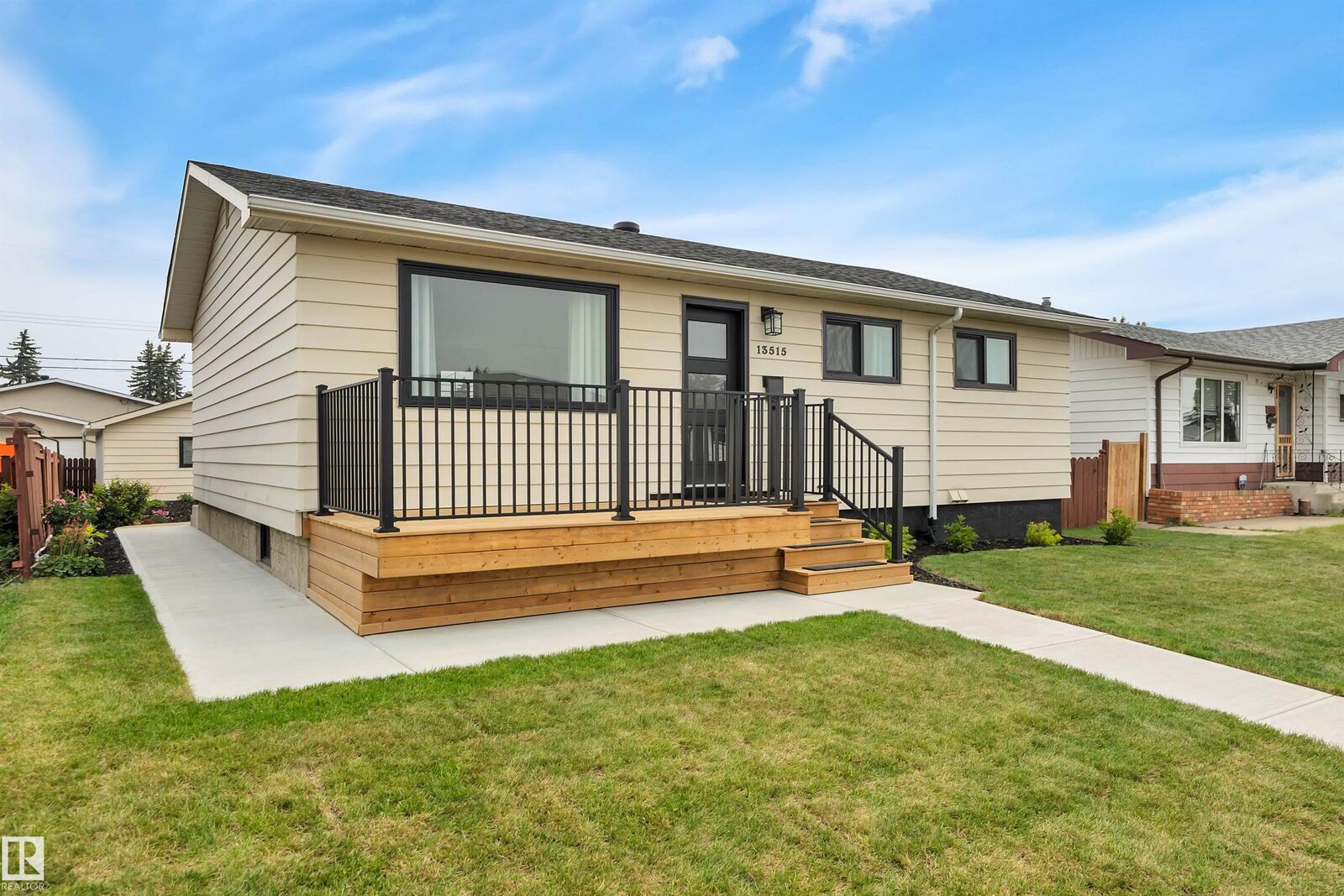 Property Photo:  13515 67 Street NW  AB T5C 0C6 