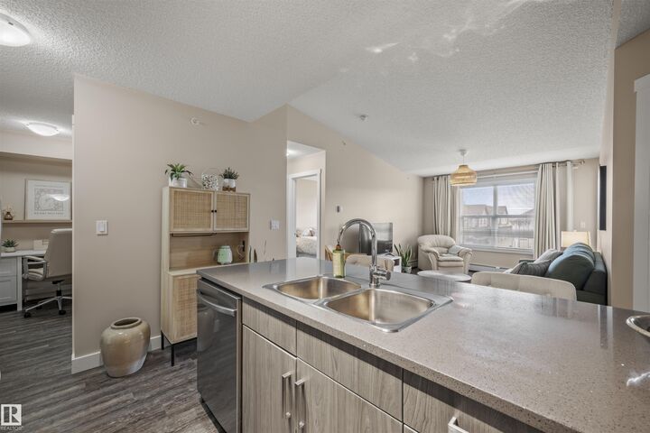 667 Watt Boulevard SW 416  Edmonton AB T6X 0Y2 photo