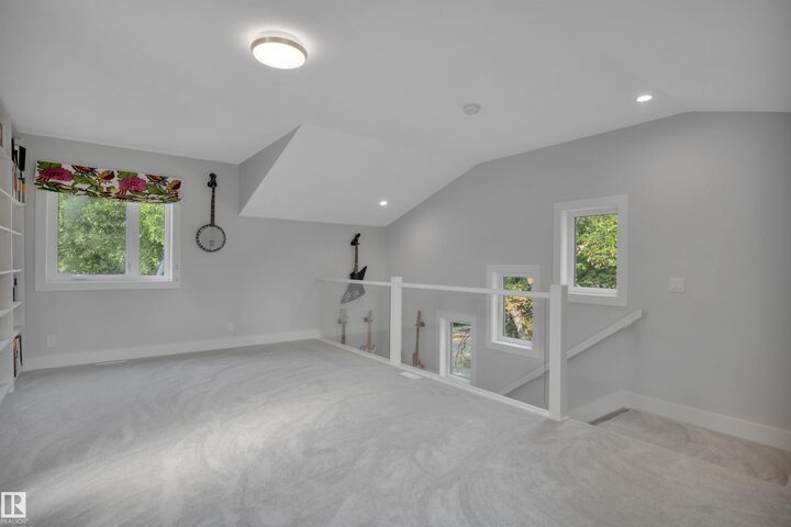 10233 139 Street NW  Edmonton AB T5N 3R2 photo