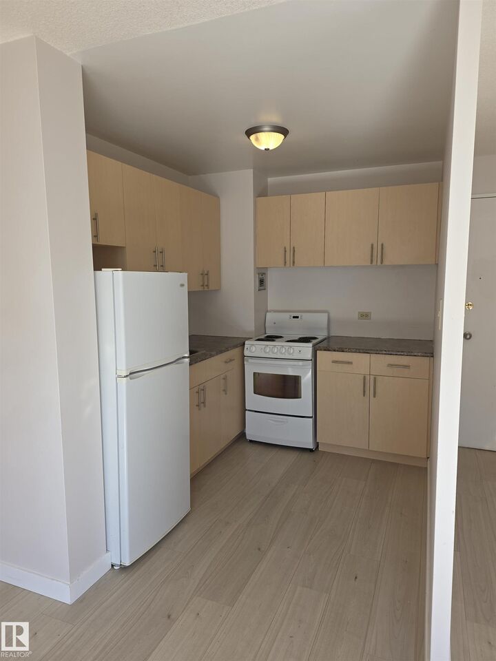 Property Photo: 9816 112 Street NW 502 AB T5K 1L5